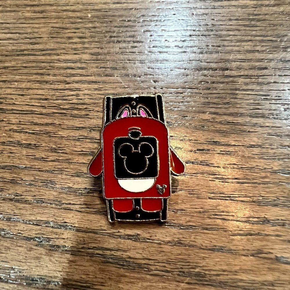 💛 (5/$35) - DISNEY 2014 Hidden Mickey Character MagicBands Series Pin: Chip 5/5